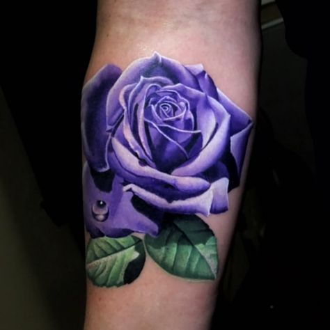 Purple rose tattoo Light Purple Rose Tattoo, Purple Rose Tattoo, Rose Bud Tattoo, Purple Flower Tattoos, Tatoo 3d, Purple Rose Tattoos, 42 Tattoo, Rose Tattoo Meaning, Realistic Rose Tattoo