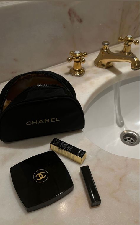 Chanel Compact Mirror, Hotel Content, Chanel Mirror, Chanel Compact, Beauty Shelf, Girly Bathroom, Lux Fashion, Chanel Lover, Mirror Compact