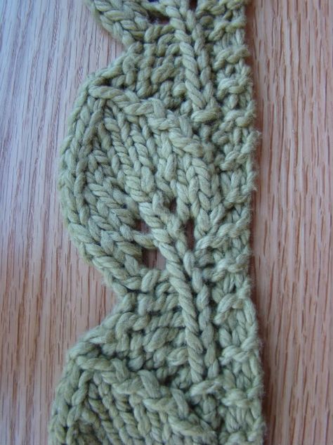 Hi Spud & Chloë Friends, I am happy to bring you a fun new free pattern today. This pattern is a little different than others I’ve done before. The pattern is for either a scarf out of Spud & Chloë Outer or for a bookmark out of Spud & Chloë Fine. It is the exact … Pattern Leaf, Leaf Scarf, Knit Edge, Crochet Leaves, Crochet Borders, Lace Scarf, Knit Stitch Patterns, Crochet Edging, Knitting Techniques