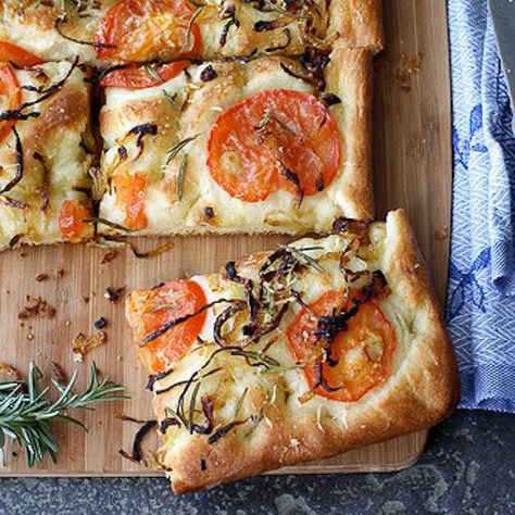 Caramelized Onions Recipe, Onions And Tomatoes, Foccacia Bread, Rosemary Recipes, Focaccia Bread Recipe, Focaccia Recipe, Focaccia Bread, Trip To Italy, Caramelized Onion