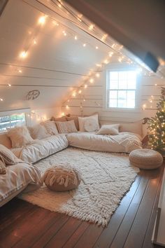 Cute Aesthetic Room, Cozy Rooms, Dream Bedroom Inspiration, Bedroom Decor Cozy, Room Redesign, Attic Bedroom, Cute Bedroom Decor, Redecorate Bedroom, Dream House Rooms