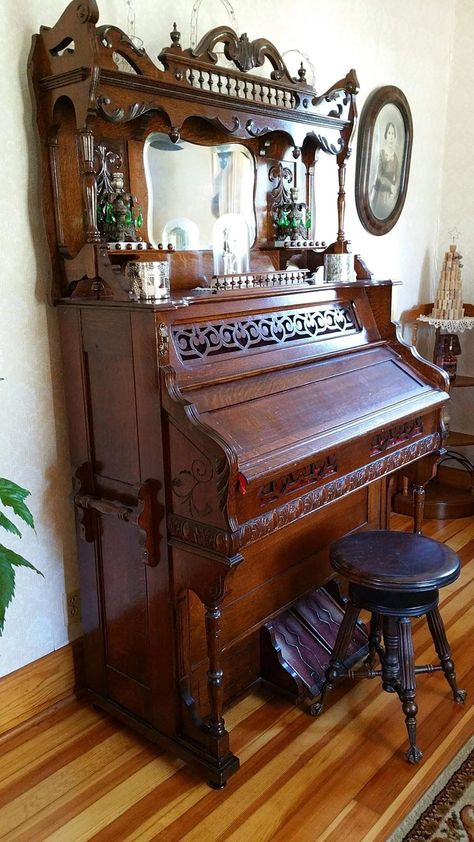 Pump Organ, Pipe Organ, Antique French Furniture, Victorian Houses, Vintage Things, Vintage Stuff, Furniture Restoration, Wood Work, Sitting Room