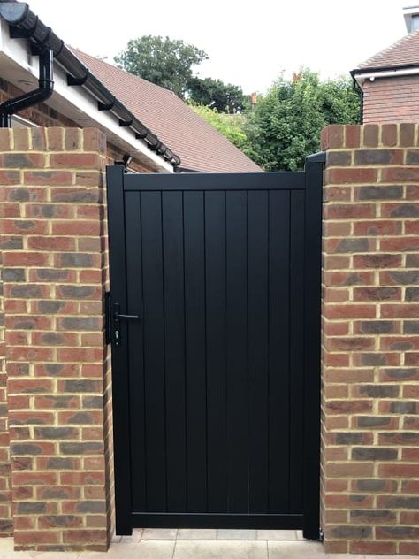 Cheap Fence Ideas, Black Gate, Wooden Garden Gate, Pedestrian Gate, Outdoor Gate, Gate Decoration, Aluminium Gates, Side Gates, Back Garden Design