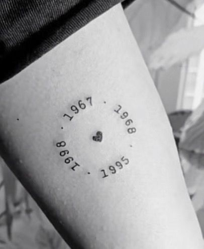 Round Tattoo, Date Tattoos, Lace Tattoo, Tattoo Font, Birthday Dates, Tattoo Feminina, Family Tattoos, Foot Tattoos, Circle Of Life