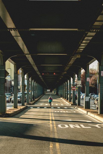 Top 10 Street Photographers and Urban Artists to Follow on Instagram Famous Street Photographers, Photographers Instagram, Street Photography Portrait, Street Photography Urban, Street Photoshoot, Street Background, City Streets Photography, City Life Photography, Black Brazilian