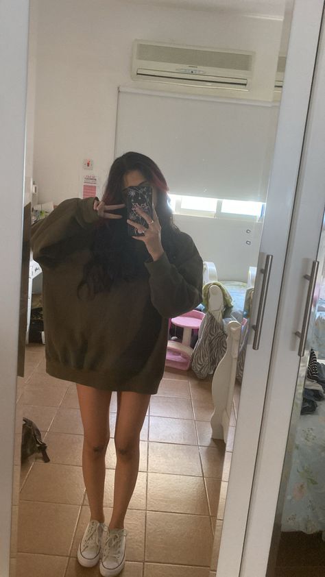 hoodie, pfp, girl, cute, amazing, vsco, pretty, pfp, discord, alt, swag, adorable, summer Oversized Hoodie Selfie, Over Sized Hoodies Outfits, Girls Wearing Boyfriends Clothes, Boyfriends Hoodie Aesthetic, Oversized Hoodie Poses, Selfie With Hoodie, Big Hoodie Outfit Aesthetic, Boyfriend Hoodie Aesthetic, Big Hoodie Aesthetic