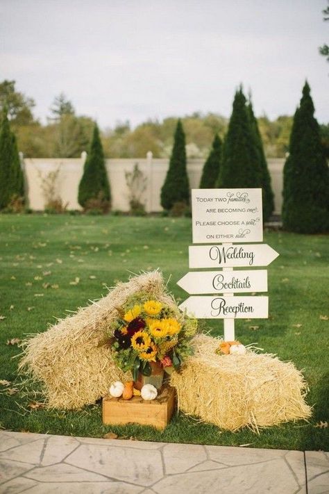 Sunflower Wedding Decorations, Rustic Sunflower Wedding, Rustic Summer Wedding, Cocktail Wedding Reception, Sunflower Themed Wedding, Lilac Wedding, Hay Bales, Sunflower Wedding, Garden Theme