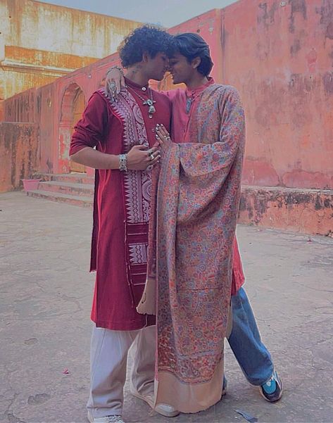 Poc Mlm Couple Aesthetic, Couple Refrences Pose, Indian Aesthetic Men, Indian Man Aesthetic, Indian Men Aesthetic, Indian Boys Aesthetic, Mlm Aesthetic, Queer Couples, Indian Wedding Clothes For Men