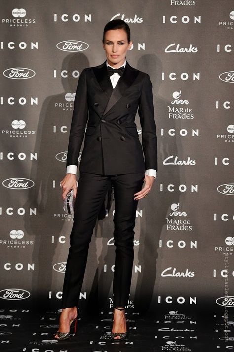 Nieves Alvarez In Dsquared² at the 2014 Icon Magazine Awards Icon Magazine, Woman In Suit, Tuxedo Women, Plus Size Clothes, Diane Kruger, Woman Suit Fashion, Tuxedos, Women Trends, Suit Fashion