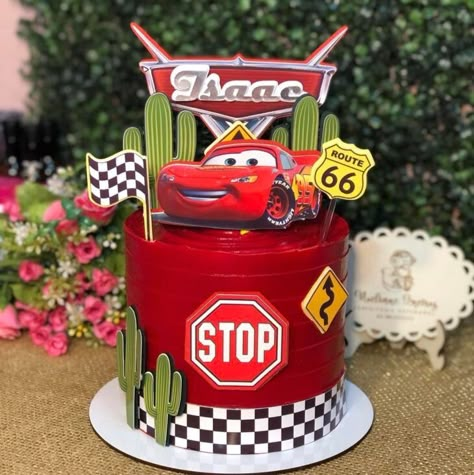 Bolo Carros: 60 ideias para você comemorar com muita adrenalina Bolo Carros Disney, Bolo Mcqueen, Lightning Mcqueen Birthday Cake, 3rd Birthday Party For Boy, Disney Cars Cake, Lightning Mcqueen Cake, Cars Theme Cake, Flash Mcqueen, Mcqueen Cake