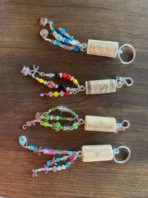 Cork Keychain Diy, Pop Bottle Crafts, Wine Cork Keychain, Cork Keychain, Wine Cork Jewelry, Antique Christmas Cards, Wine Bottle Charms, Wine Cork Diy Crafts, Dremel Crafts