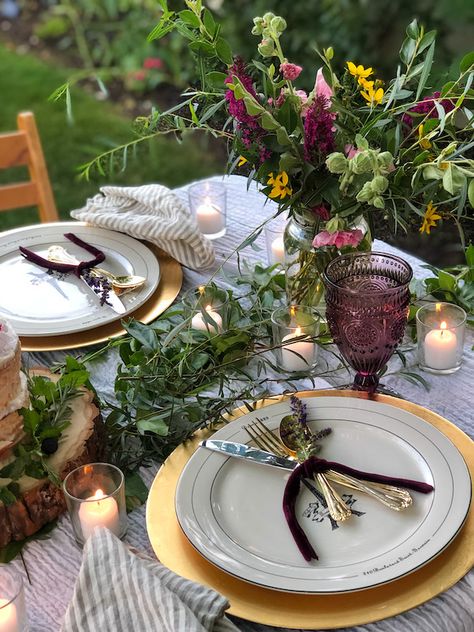 Outdoor Dinner Date, Romantic Outdoor Dinner, Dinner Date At Home, Outdoor Dinner Table, Backyard Dinner, Romantic Backyard, Summer Tablescapes, Valentine Table Decorations, Romantic Table