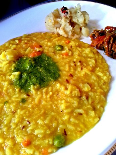 Dal Khichdi recipe Simple Indian Recipes, Dal Khichdi, Veggie Rice, Khichdi Recipe, Indian Vegetarian Recipes, Vegetarian Foods, Easy Indian Recipes, Durga Painting, Indian Food Recipes Vegetarian