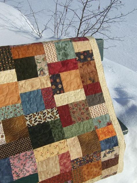 This is Donna's Flannel quilt and it is made up from all her flannel scraps. I love the colors and how cozy flannel quilts are, I could see... Flannel Quilt Patterns Free, Flannel Scraps, Flannel Quilt Patterns, Colchas Quilting, Flannel Quilts, Charm Quilt, Plaid Quilt, Scrap Quilt Patterns, Cozy Quilts