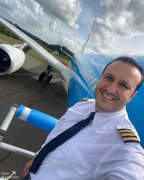 Welcome on board the Airbus A330-300 ✈️🧡 . . . . . . . . #pilotalexander #pilot #pilotlife #aviation #airline #airbus #airbuslovers #love … | Instagram Pilot Pictures, Alexander Home, Photo Drop, Airline Pilot, Welcome On Board, Airbus A330, Best Airlines, Love Motivation, Driving Pictures