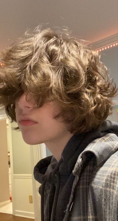 Non Binary Haircuts Curly, Fluffy Hair Boy, Trans Boy Haircut, Masc Hair, Messy Hair Boy, Hair Short Curly, Fluffy Curly Hair, Male Haircuts Curly, Androgynous Hair