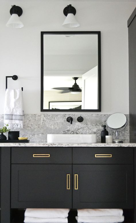 Beautiful Bathroom Vanity, Black Vanity Bathroom, Bathroom Vanity Designs, Bad Inspiration, Black Vanity, Vanity Design, Bathroom Top, Black Cabinets, Modern Bathroom Vanity