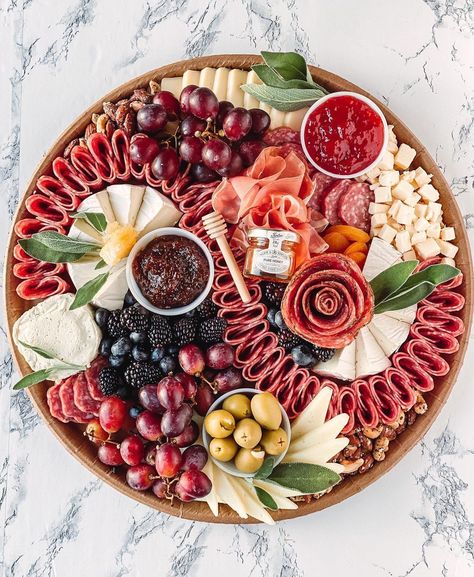 Pinterest Charcuterie Board, Best Salami For Charcuterie, Heb Charcuterie Board, Chartuerie Board Ideas, Chachutari Board, Charcuterie Board Ideas Bridal Party, Pepperoni And Salami Charcuterie Board, Call Charcuterie Board, Event Charcuterie Board