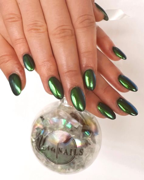 Emerald green, nails, chrome, oval, hand, ornament Red And Green Chrome Christmas Nails, Emerald Green Chrome Nails, Nail Metallic, Green Chrome Nails, Green Toe Nails, Fresh Nails, Metallic Art, Metallic Nail, Metallic Powder