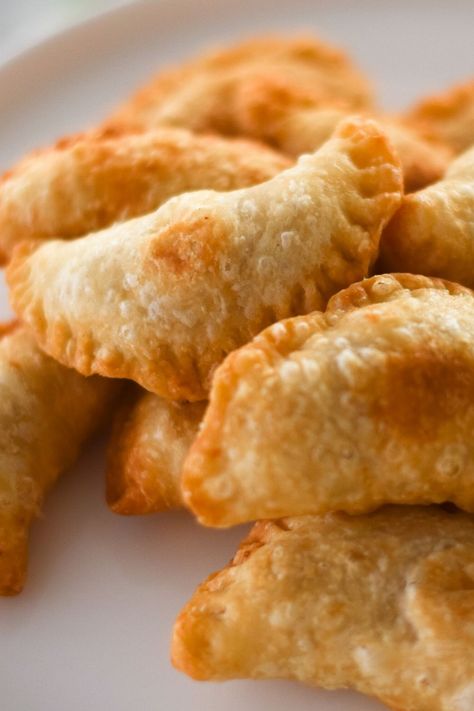 Pineapple Empanadas, Sweet Empanadas Recipe, Mini Empanadas, Poli Recipe, Authentic Mexican Recipes, Hispanic Kitchen, Empanadas Recipe, Mexican Dessert, Baby Blog