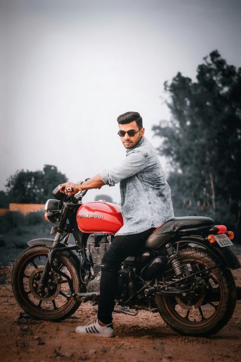 Boys photography with bullet Bullet Bike Poses Men, Bullet Boy, Bike Pose, Men Pose, Boys Photography, Portfolio Shoot, Male Portrait Poses, Bike Photo, Boy Photography Poses