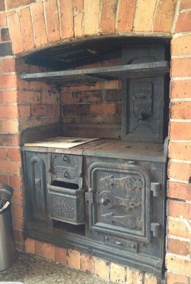 Victorian coal-range Victorian Stove, Coal Stove, Wood Stove Cooking, Old Stove, Small Cottage Kitchen, Cooking Range, Antique Stove, Vintage Stoves, Cast Iron Stove