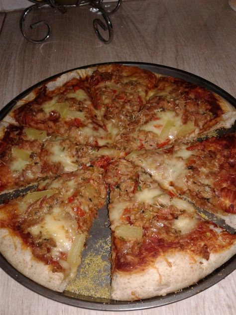 Delicious tuna pizza Tuna Pizza, Cheese Pizza, Pizza, Cooking Recipes, Cheese, Quick Saves, Pizzas