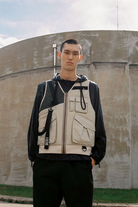 IISE Fall/Winter 2018 Lookbook Eras Korean Military Wear Inspired Inspiration Fashion Clothing Lookbooks Collections Utility Wear, Korean Military, Urban Fashion Editorial, 90s Urban Fashion, Urban Fashion Photography, Urban Wear Women, Mens Fashion Editorial, Urban Fashion Trends, Urban Dresses