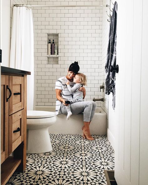 Amelia (Emmy) Jones on Instagram: “Always right on top of me while I try to get ready! I'm always on the lookout for ways to minimize my own maintenance as a busy mom. I love eyelash extensions but I am the worst at picking them! Instead, I've been using @plumescience natural growth serum & has been amazing!” Modern Farmhouse Bathrooms, Bad Inspiration, Modern Farmhouse Bathroom, White Subway Tile, Upstairs Bathrooms, Bath Room, Bath Remodel, House Bathroom, Wet Rooms