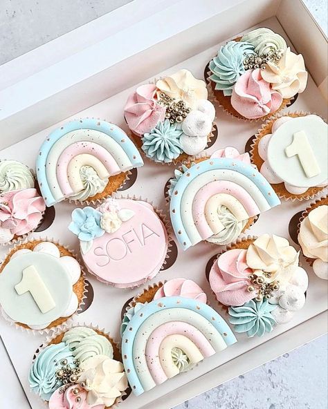 📸 IG: cakebodx 1st Birthday Girl Cupcakes, First Birthday Cupcakes Girl, 1st Birthday Cupcakes Girl, Girl Birthday Cupcakes, Pink Baby Shower Cake, 1st Birthday Cupcakes, Ms Rachel, First Birthday Cupcakes