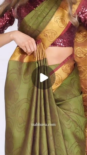 Stiff Saree Blouse Designs, Elegant Saree Blouse Designs, Blouses For Women Saree, Silk Blouse Design, Tia Bhuva, Crowd Images, New Fashion Saree, Saree Drapes, Draping Styles