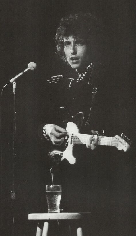 Bob Dylan, 1966. Although at one point in his life he was "born again," Robert Zimmerman was originally born Jewish. Bob Dylan 1966, Side Bob, Photo Edited, Bob Dylan, A Man, A Photo, Guitar