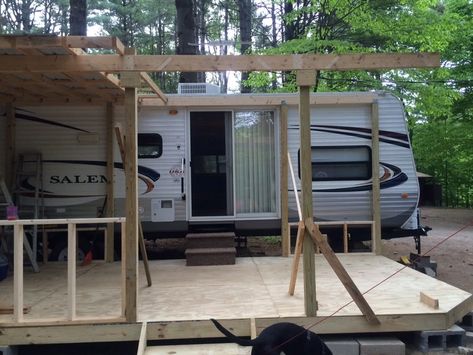 Camper Screen Porch Ideas, Porch For Rv, Trailer Porch, Porch For Camper, Screened In Porch Ideas, Screened In Porch Diy, Diy Caravan, Travel Trailer Living, Diy Camper Remodel