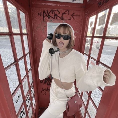 Phone Box Photoshoot, Telephone Box Photoshoot, Vintage Telephone Photoshoot, Telephone Photoshoot Ideas, London Phone Booth Poses, Payphone Photoshoot, Telephone Box Aesthetic, Telephone Pose, Telephone Booth Photoshoot