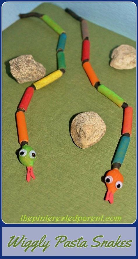 Wiggly Pasta Snakes                                                                                                                                                                                 More Reptile Crafts, Rainforest Crafts, Safari Crafts, Oppgaver For Barn, Pasta Crafts, Jungle Crafts, Snake Crafts, Animals Preschool, Rainforest Theme