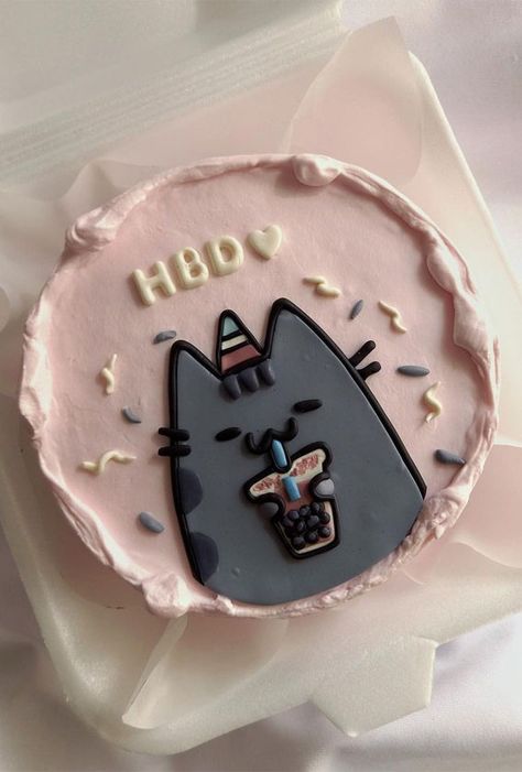 Cute Small Birthday Cakes For Women, New Birthday Cake Trends 2023, Simple Birthday Cake Aesthetic, Trendy Birthday Cakes 2023, Kitty Cat Birthday Cake Ideas, Cute Small Cake Aesthetic, Small Cute Cakes For Birthday, Birthday Cake Cat Aesthetic, Bday Cake Decoration Ideas