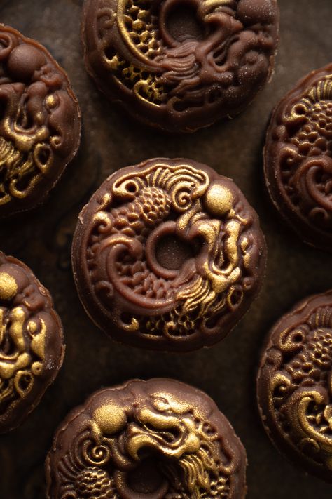 Mooncake Recipe, Chocolate Baileys, Edible Luster Dust, Baileys Irish, Egg Custard, Custard Filling, Baileys Irish Cream, Salted Chocolate, Asian Desserts