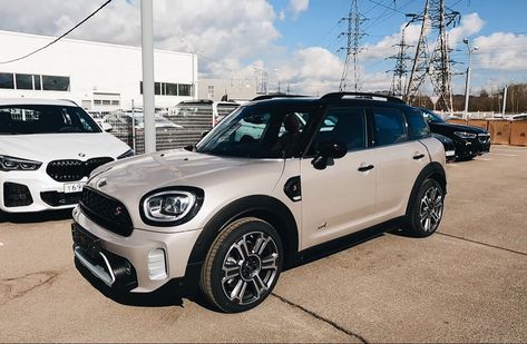 Small Suv Cars For Women, Small Cars For Women, Suv Cars For Women, Small Suv Cars, Cars For Women, Mini Cooper Models, Mini Cooper Countryman, Cooper Countryman, Small Suv