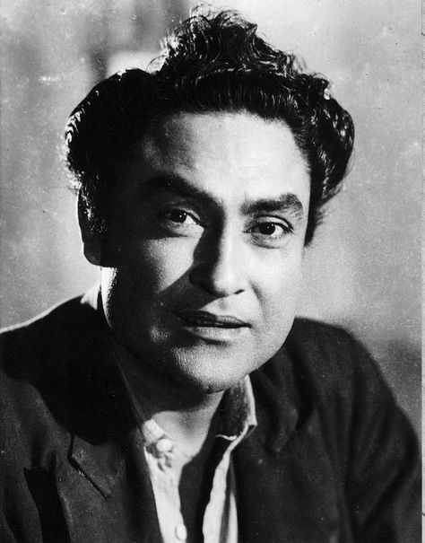 Legendary actor, Ashok Kumar belonged to one such generation when the entertainment world was seen with different eyes. In a throwback interview, he had pointed out the same and also mentioned how his acting career was one of the reasons why his wedding was called off. Talking about the same, Ashok also mentioned what rule he had set to tie the knot then. However, he finally couldn't remain strict on his decision and had to marry Shobha Ganguly.    In a candid conversation with Rediff in Sunil Dutt, Different Eyes, Sanjeev Kumar, Film Characters, Ashok Kumar, Play Quiz, Indian Movie, Character Role, Story Titles