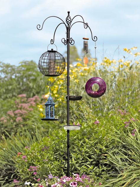 bird feeding station Bird Feeding Station, Glass Hummingbird Feeders, Bird Sanctuary, Bird House Kits, Bird Feeding, Raised Garden Beds Diy, Diy Bird Feeder, Front Yard Fence, Diy Birds