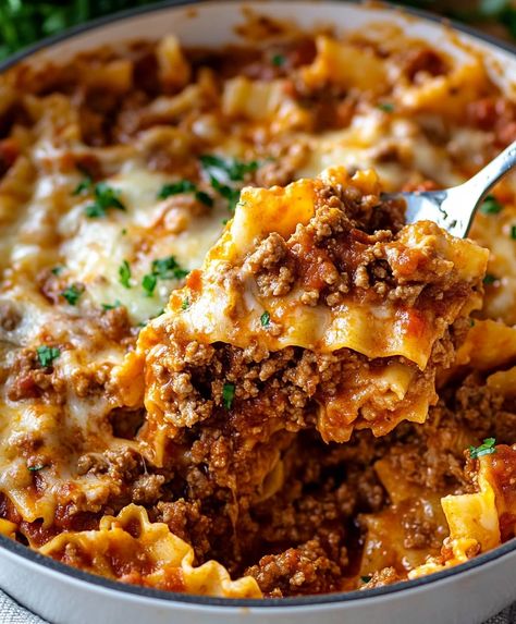 Hamburger Helper Lasagna Recipe Leftover Hamburger Meat, Hamburger Helper Lasagna, Seafood Lasagna Recipes, Seafood Lasagna, Savory Recipe, Hamburger Helper, Hamburger Meat, Vegetable Soup Recipes, Lasagna Recipe