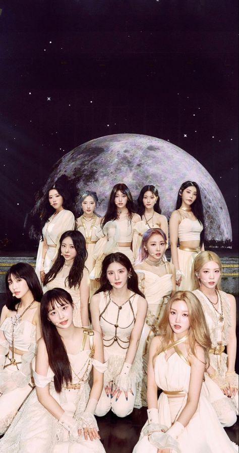 loona ot12 butterfly queendom lockscreen homescreen widget Odd Eyes, Idul Fitri, Olivia Hye, Pose Reference Photo, Kpop Wallpaper, Kpop Groups, K Idols, The Queen, Concert Outfit