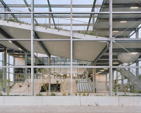 Gallery of Melopee School / XDGA - Xaveer De Geyter Architects - 9 Outside Playground, Indoor Sports Court, Areas Verdes, Traditional Building, Structure Architecture, School Building, Ground Floor Plan, Building Structure, Inside Outside