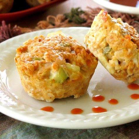 Buffalo Chicken Meatloaf Cups combine zesty, wing-inspired flavors with the convenience of perfectly portioned muffin-sized meatloaves. Buffalo Chicken Meatloaf, Meatloaf Cups, Spinach And Mozzarella, Spinach Mozzarella, Chicken Meatloaf, South Beach Diet Recipes, Beef Pot Pies, Meatloaf Muffins, Baked Turkey