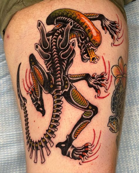 Traditional design alien for men Body Horror Tattoo Ideas, Mmm Chezburger, Alien Tattoo Xenomorph, Xenomorph Tattoo, Tattoo Alien, Flash Drawing, Tattoo Catalog, Dibujos Toy Story, Tattoo Apprenticeship