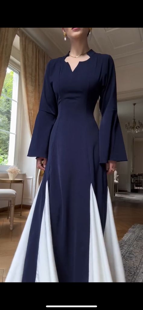 Mode Niqab, Dress Classic Style, Evening Fashion, Modest Dresses Fashion, Dress Minimalist, Muslim Fashion Hijab Outfits, Dress Modest, Modest Dresses Casual, Elegant Dresses Classy