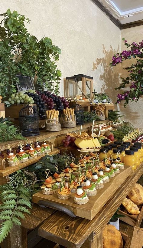 Appetizer Table Display, Eid Breakfast, Buffet Set Up, Wedding Food Stations, Appetizers Table, Buffet Party, Kitchen Ideas Gray, Kitchen Ideas For Small Spaces, Modern Kitchen Ideas