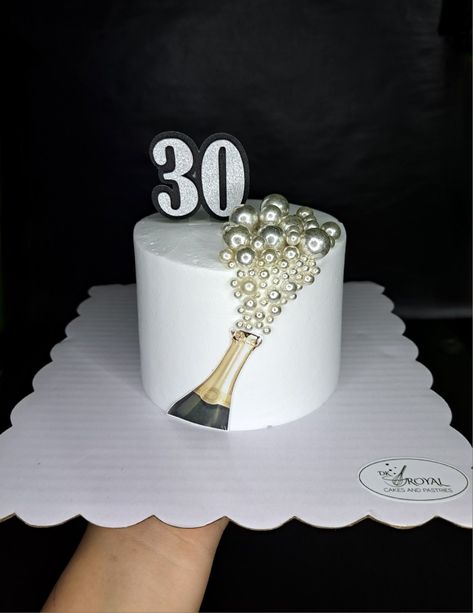 Champagne Bubble Cake, Champagne Cake Design, 50th Birthday Cake For Women, 18th Ideas, Farewell Cake, Bubble Cake, Champagne Cake, 50th Bday, Backyard Birthday