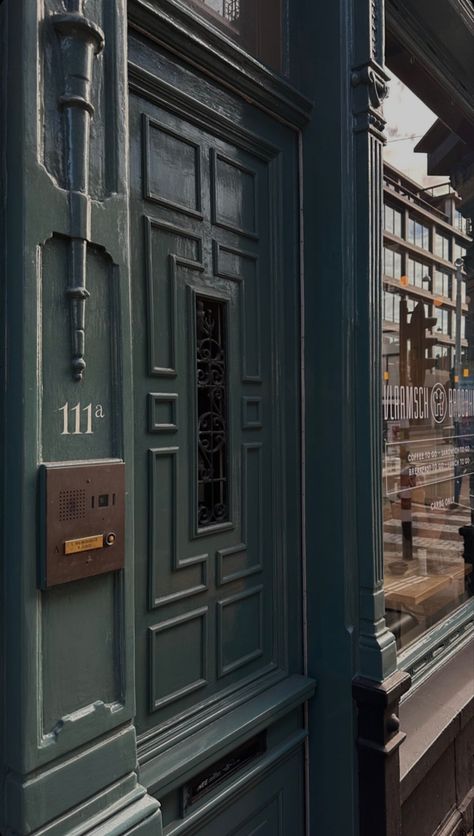 Door in Amsterdam Amsterdam Apartment Aesthetic, Amsterdam Trip, Amsterdam Apartment, Details Aesthetic, Aesthetic Apartment, Building Aesthetic, Apartment Architecture, Amsterdam Travel, Apartment Aesthetic