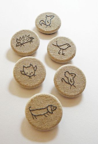 . Embroidered Buttons, Pola Kristik, Cute Embroidery, 자수 디자인, Embroidery Inspiration, Hoop Art, Embroidery And Stitching, Crazy Quilts, Embroidery Projects